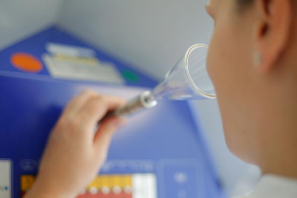 Trained odor tester in Hohenstein odor lab